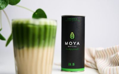 Banana Bread Matcha: banánkenyér ízű jeges matcha latte