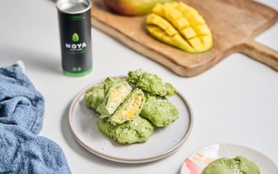 Mangófalatok matcha csokoládéban: hűsítő nyári falatkák sütés nélkül