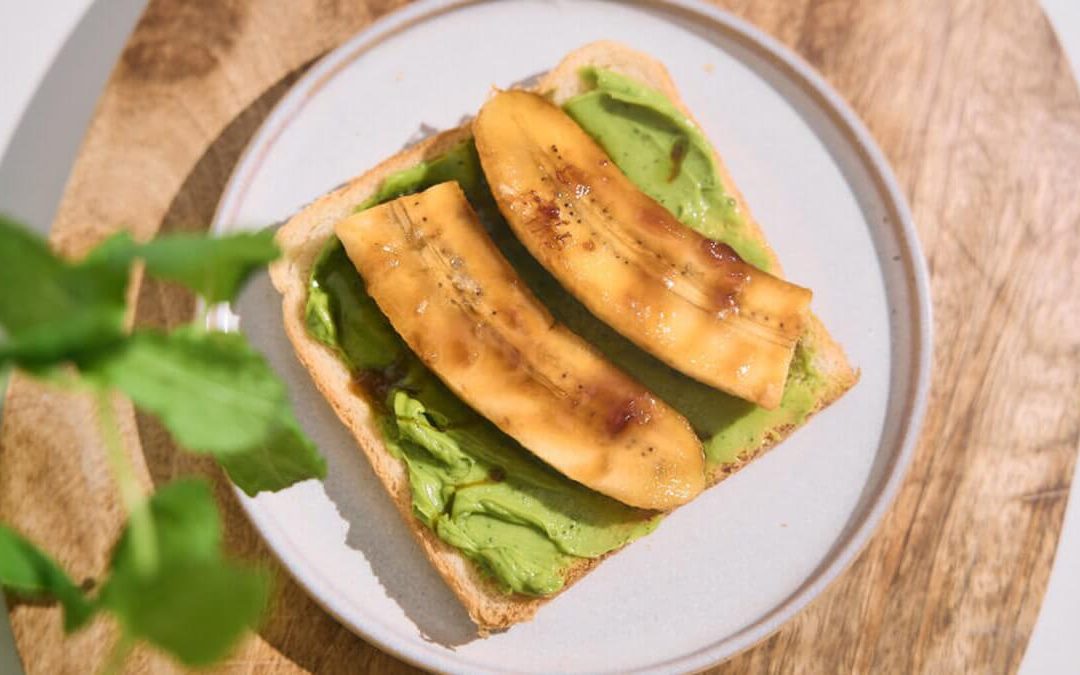 Matcha banános pirítós matchás vajjal – gyors reggeli