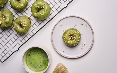 Matcha fánk: puha kelt fánk matchás krémsajt-mázzal