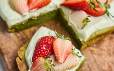 Matcha mochi brownie: nyúlós japán süti epres matchakrémmel