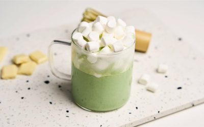 Fehércsokis-mályvacukros matcha recept: kényeztető meleg ital télre