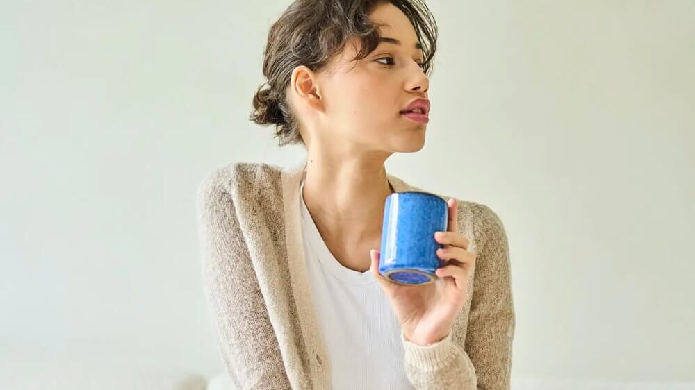 zold-tea-fogyasztasa-nyugodt-pillanat-hero-16×9-1 Nyugodt pillanat egy csésze zöld teával