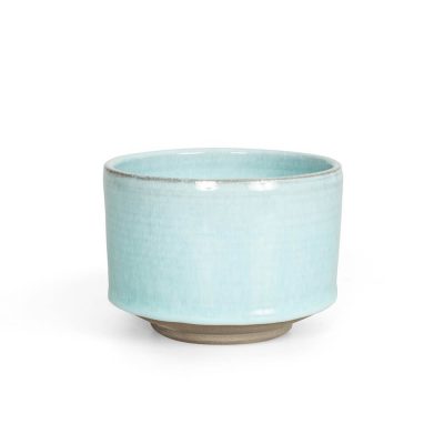 Japán kerámia matcha tál Haru fehér háttéren, elölnézetben fotózva.