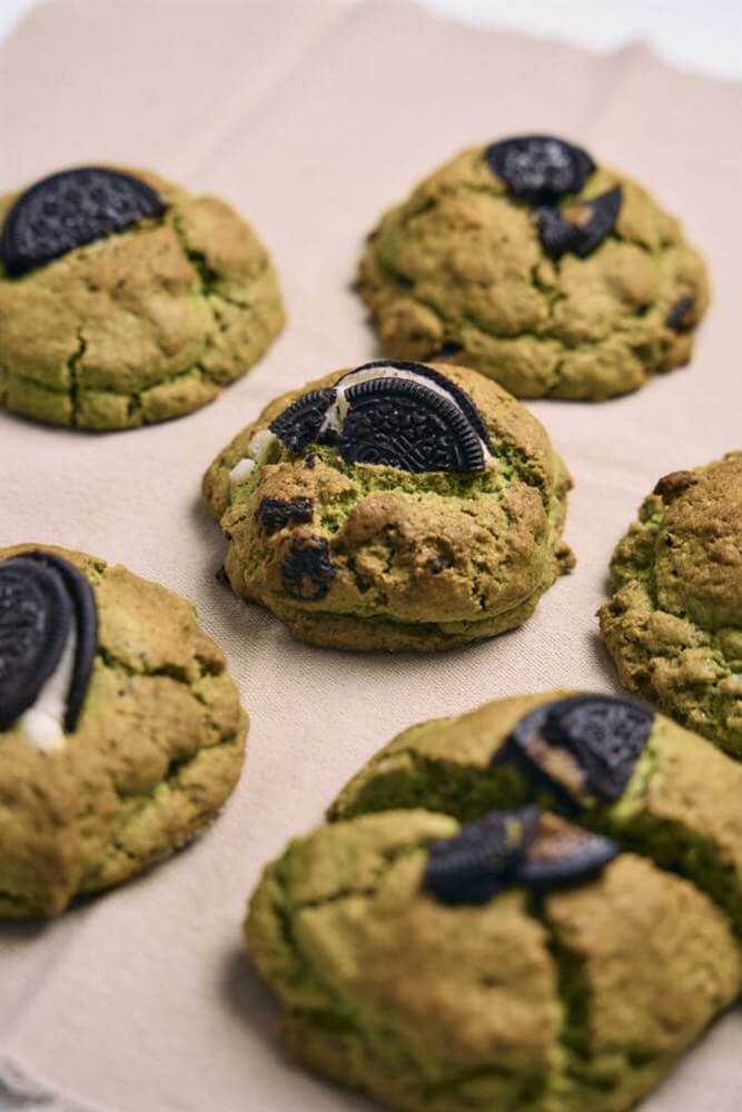 matcha-oreo-keksz-2x3 Matcha Oreo keksz belsejében egész Oreo keksszel